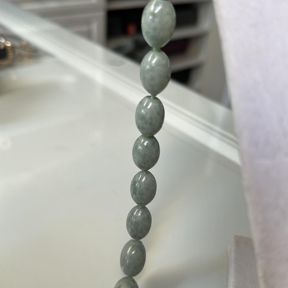 Beautiful green jade long necklace - Picture 5 of 5